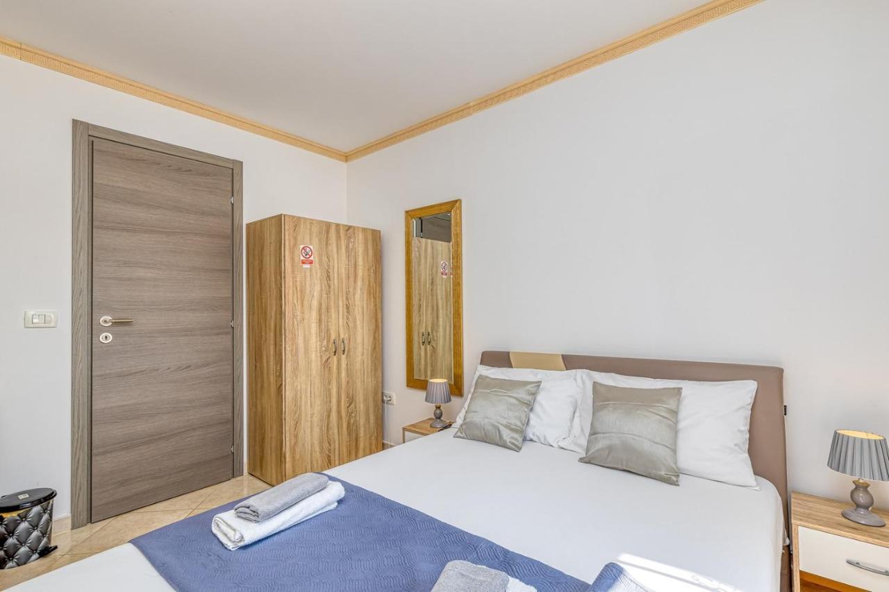 Rooms On Liberty Square Poreč Extérieur photo